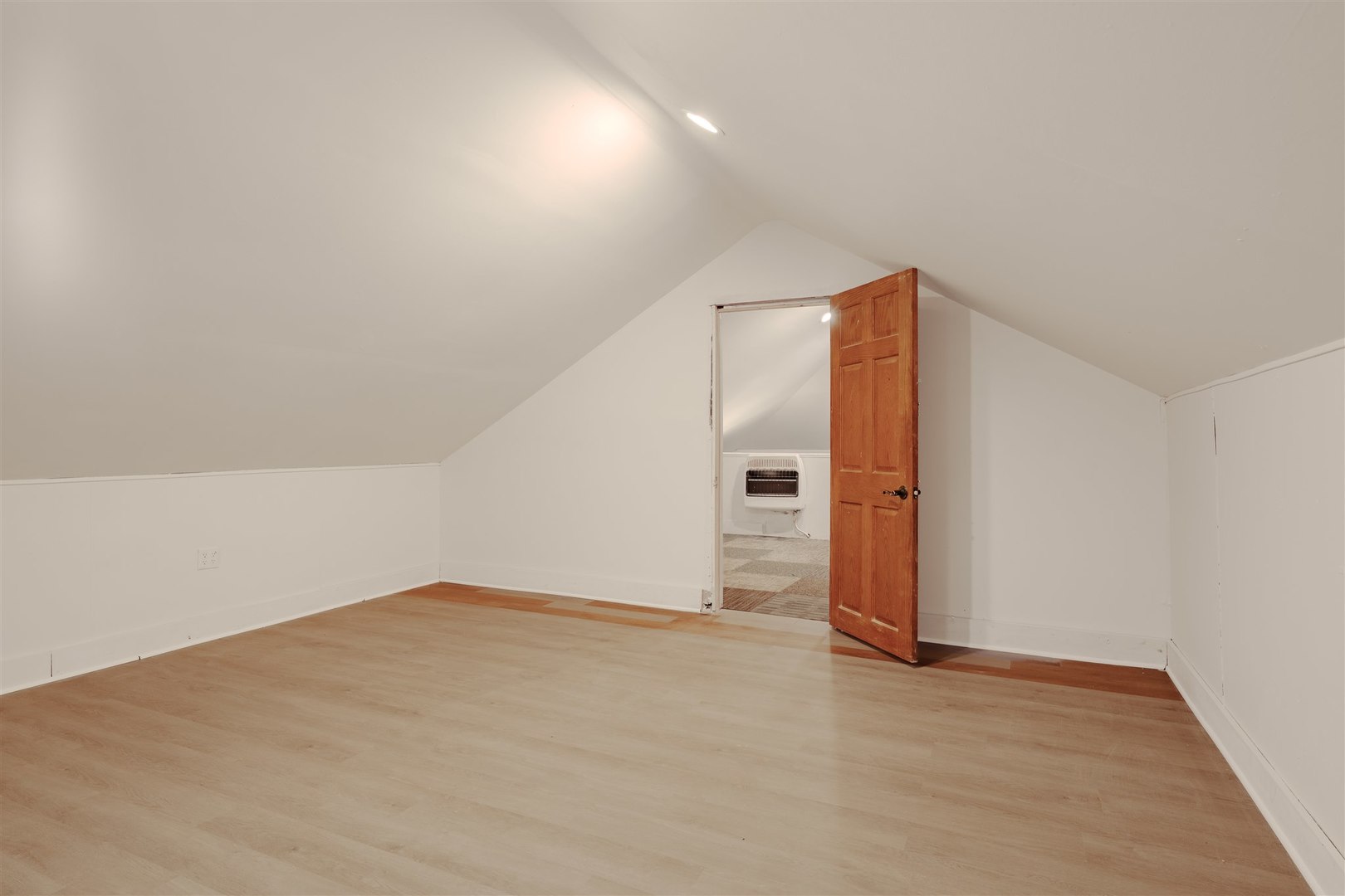 804 North Walnut Street Pontiac, IL 61764 - Photo 24 of 38 an empty room with a natural light