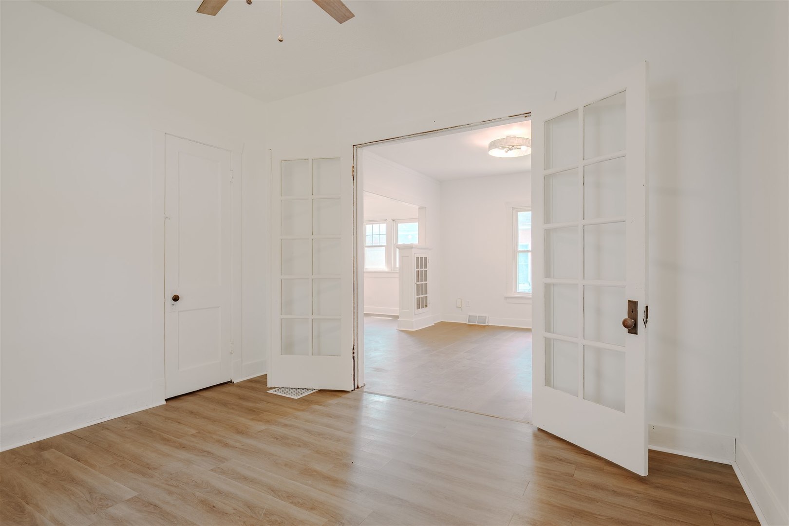 804 North Walnut Street Pontiac, IL 61764 - Photo 5 of 38 a view of empty room with wooden floor