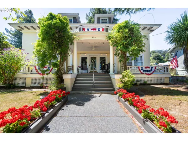 $1,050,000 | 955 South 5th Street, Coos Bay, OR 97420
