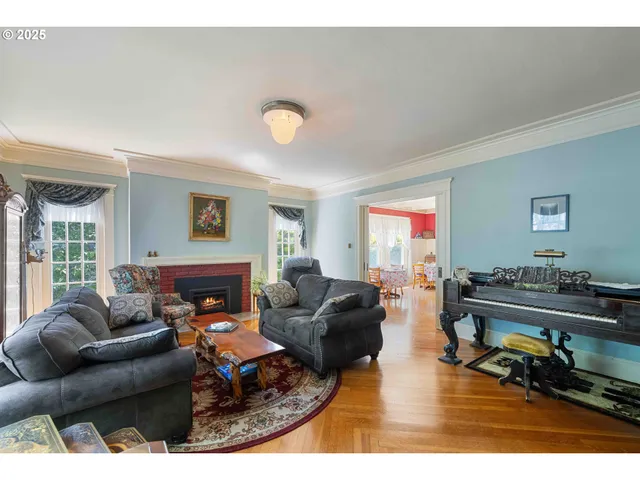 $1,050,000 | 955 South 5th Street, Coos Bay, OR 97420