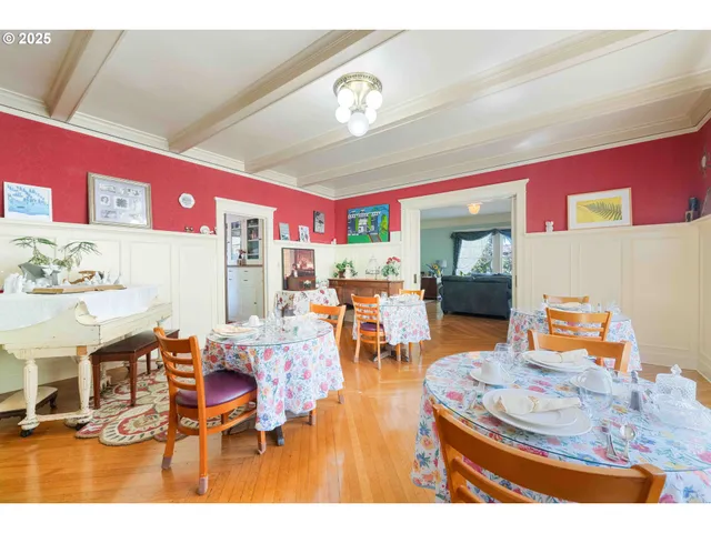 $1,050,000 | 955 South 5th Street, Coos Bay, OR 97420