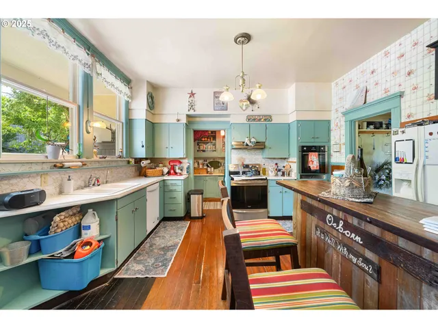 $1,050,000 | 955 South 5th Street, Coos Bay, OR 97420