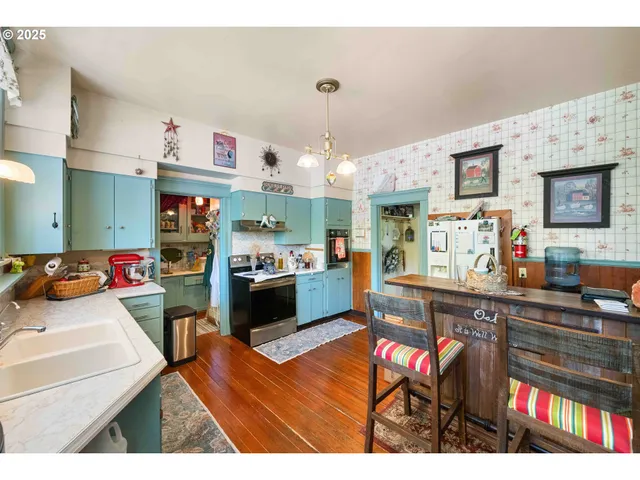 $1,050,000 | 955 South 5th Street, Coos Bay, OR 97420