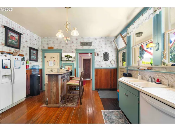 $1,050,000 | 955 South 5th Street, Coos Bay, OR 97420