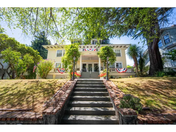 $1,050,000 | 955 South 5th Street, Coos Bay, OR 97420