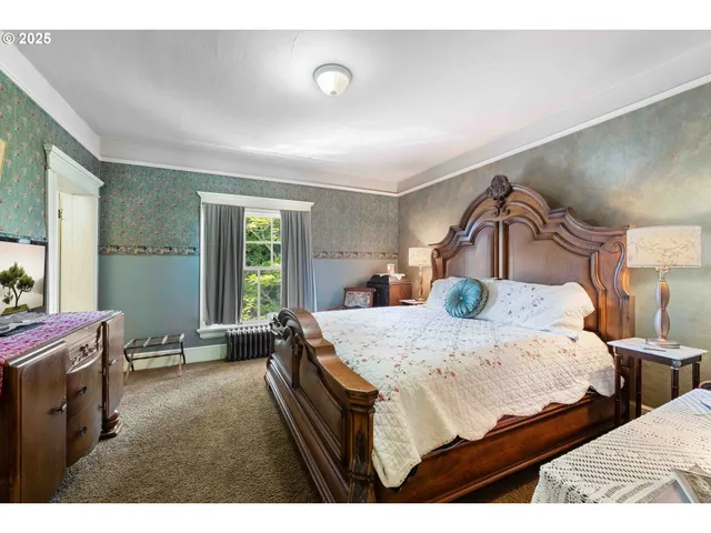 $1,050,000 | 955 South 5th Street, Coos Bay, OR 97420