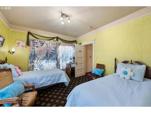 $1,050,000 | 955 South 5th Street, Coos Bay, OR 97420