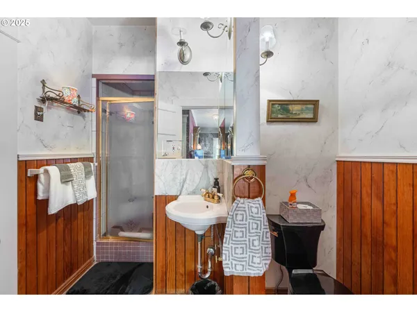 $1,050,000 | 955 South 5th Street, Coos Bay, OR 97420