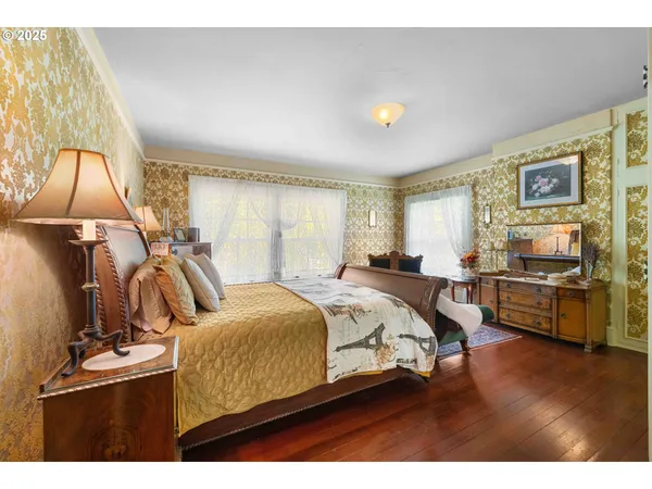 $1,050,000 | 955 South 5th Street, Coos Bay, OR 97420