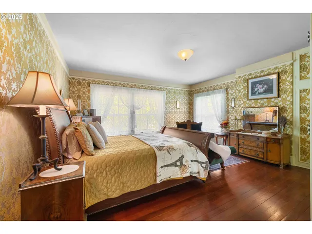 $1,050,000 | 955 South 5th Street, Coos Bay, OR 97420