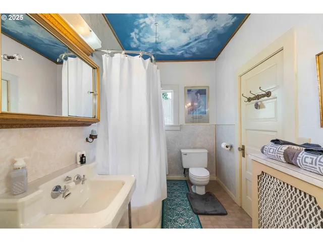 $1,050,000 | 955 South 5th Street, Coos Bay, OR 97420