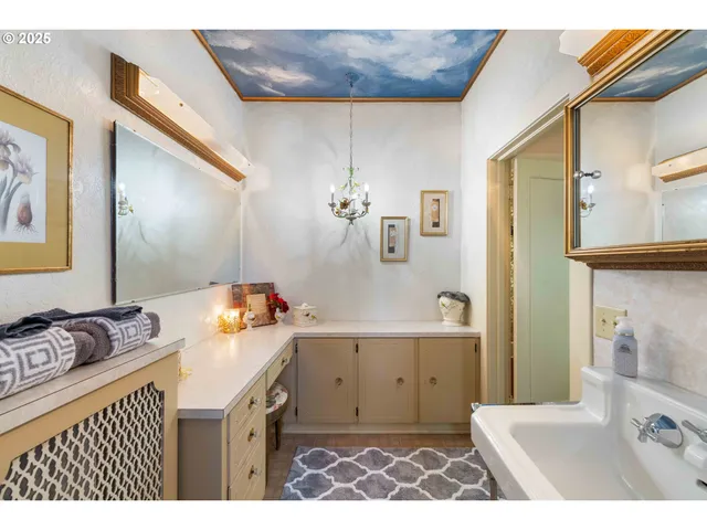 $1,050,000 | 955 South 5th Street, Coos Bay, OR 97420