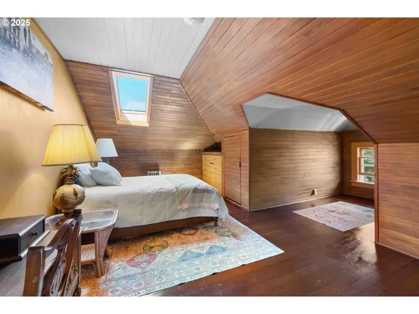 $1,050,000 | 955 South 5th Street, Coos Bay, OR 97420