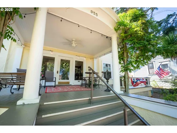 $1,050,000 | 955 South 5th Street, Coos Bay, OR 97420