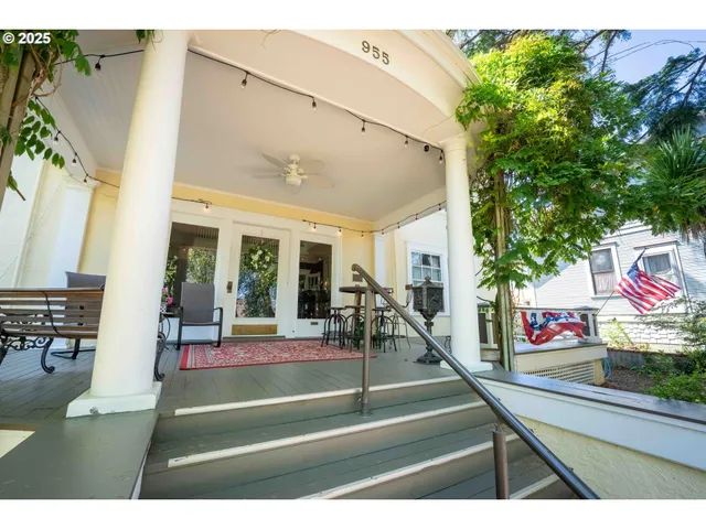 $1,050,000 | 955 South 5th Street, Coos Bay, OR 97420