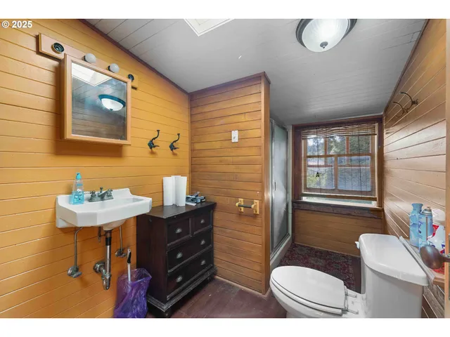 $1,050,000 | 955 South 5th Street, Coos Bay, OR 97420