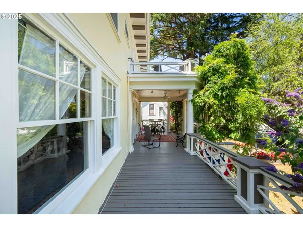 $1,050,000 | 955 South 5th Street, Coos Bay, OR 97420