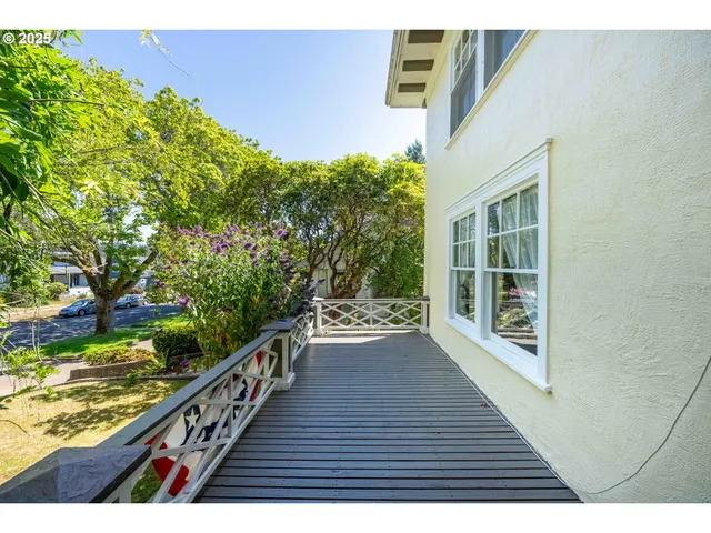 $1,050,000 | 955 South 5th Street, Coos Bay, OR 97420