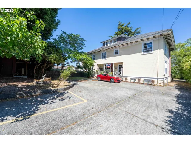 $1,050,000 | 955 South 5th Street, Coos Bay, OR 97420