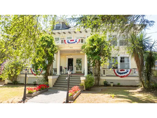 $1,050,000 | 955 South 5th Street, Coos Bay, OR 97420