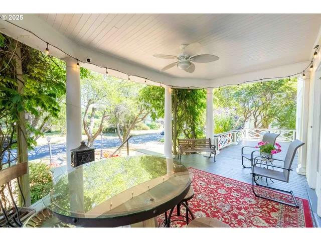 $1,050,000 | 955 South 5th Street, Coos Bay, OR 97420