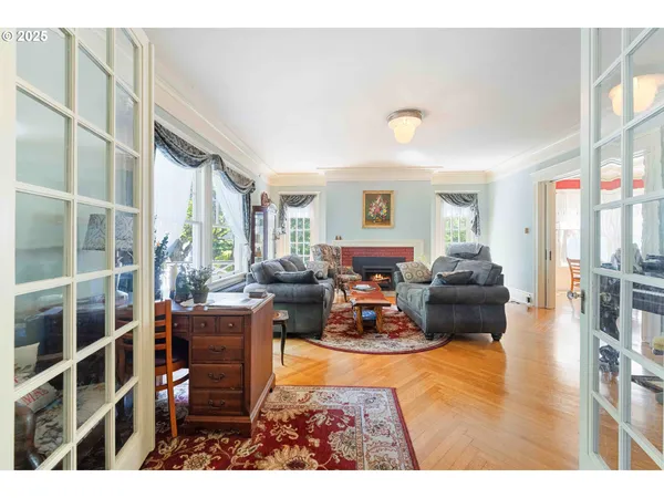 $1,050,000 | 955 South 5th Street, Coos Bay, OR 97420