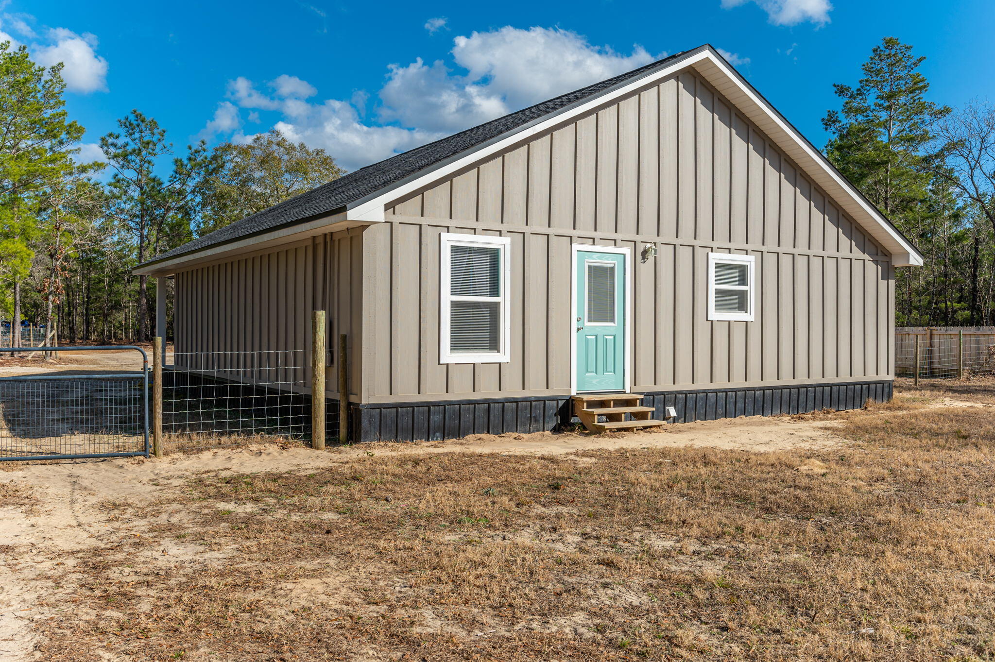 149 Delaware Road DeFuniak Springs, FL 32433 - Photo 33 of 36 a front view of a house with a yard