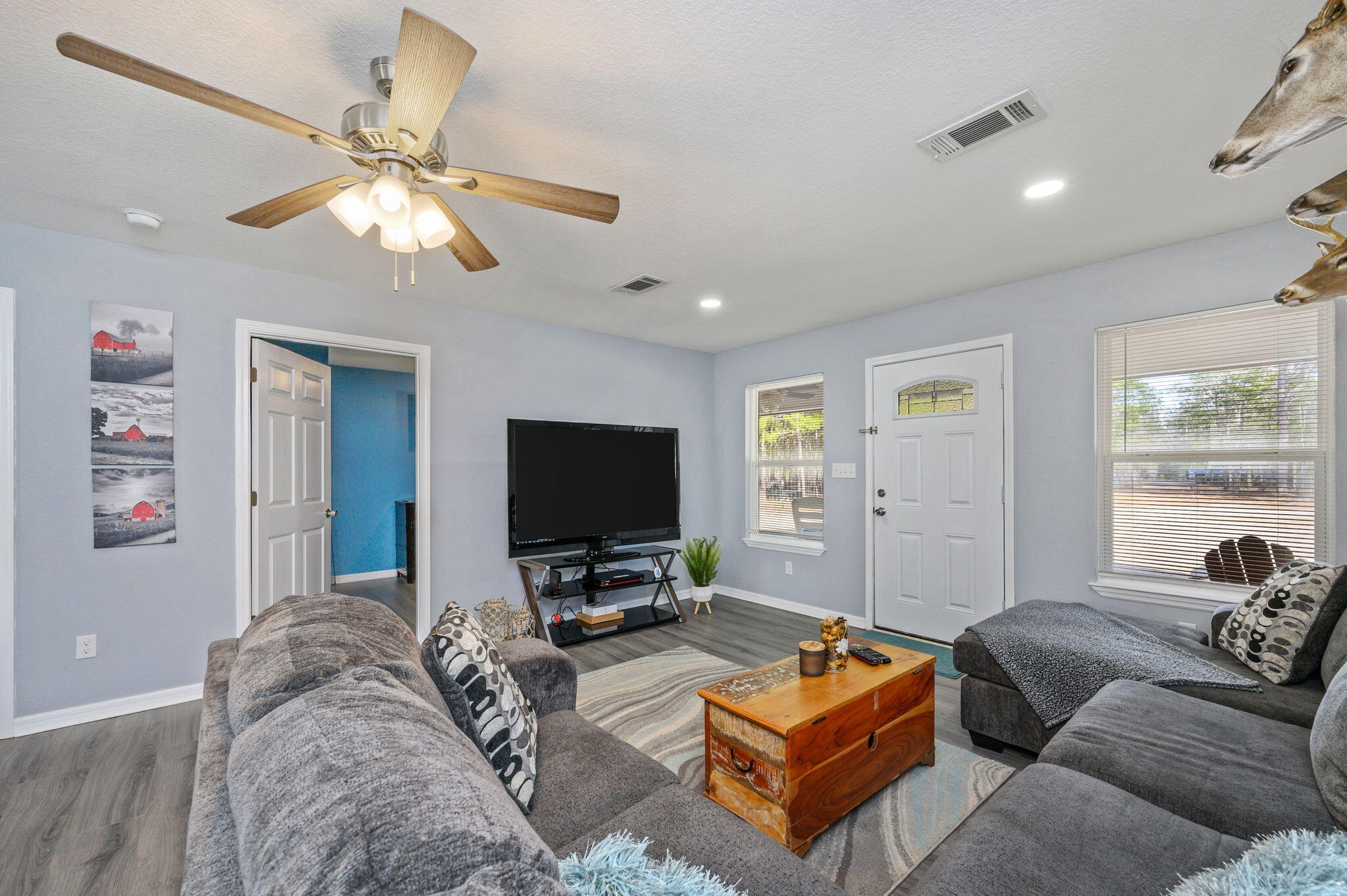 149 Delaware Road DeFuniak Springs, FL 32433 - Photo 8 of 36 a living room with furniture and a flat screen tv