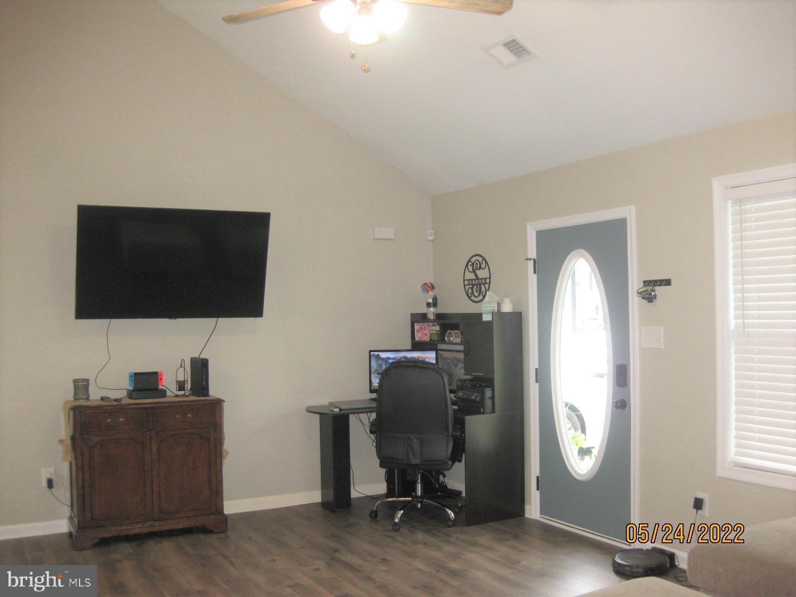 5 Job Road Inwood, WV 25428 - Photo 3 of 28 Living Room