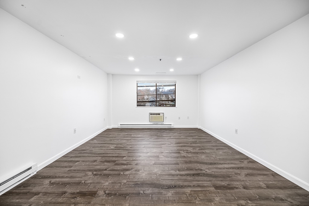 64 Foster Street, Unit 105 Peabody, MA 01960 - Photo 5 of 22