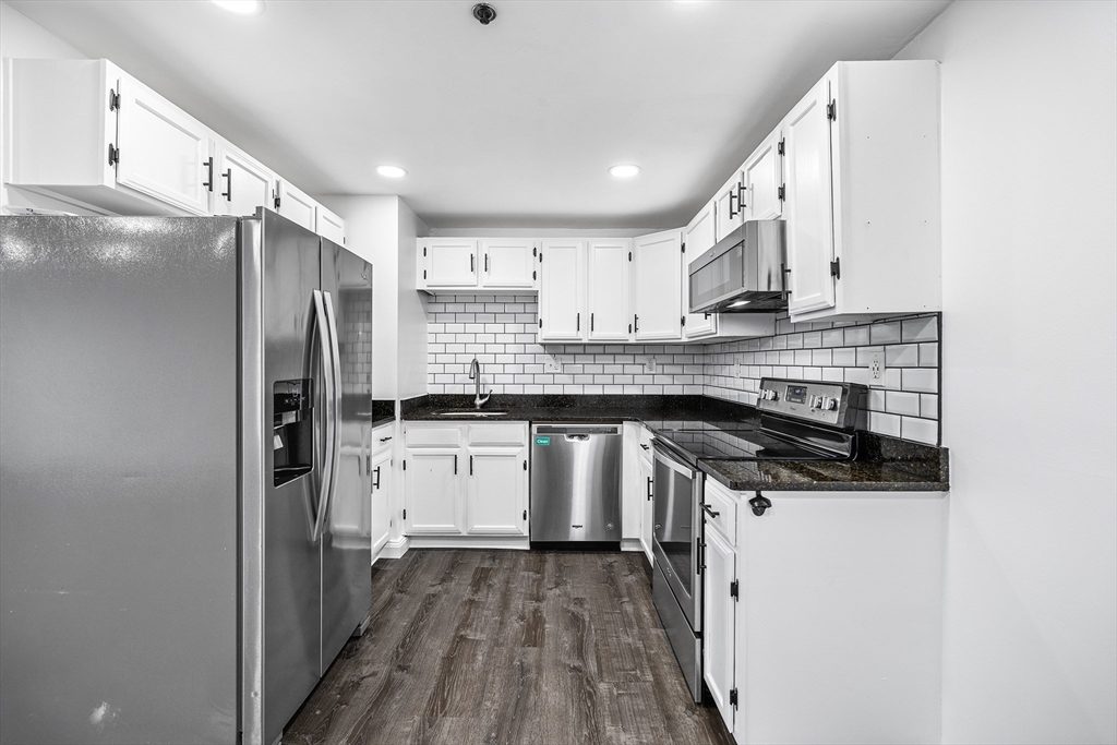 64 Foster Street, Unit 105 Peabody, MA 01960 - Photo 8 of 22