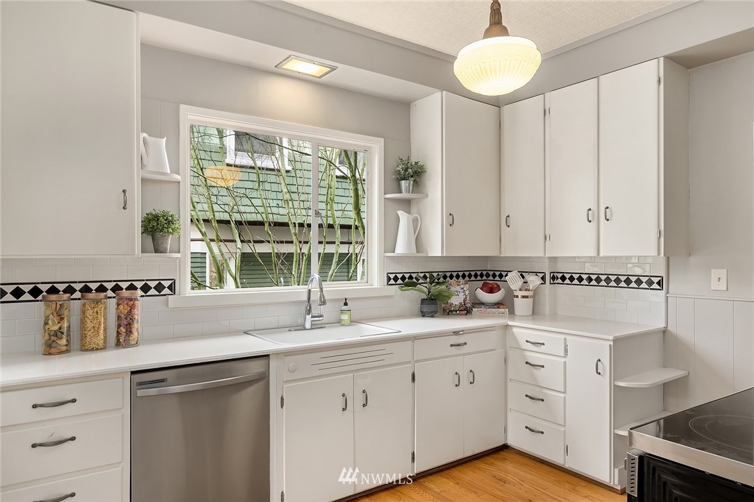 1215 17th Avenue East Seattle, WA 98112 - Photo 14 of 39