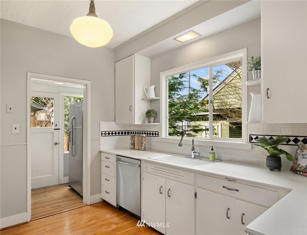 1215 17th Avenue East Seattle, WA 98112 - Photo 16 of 39