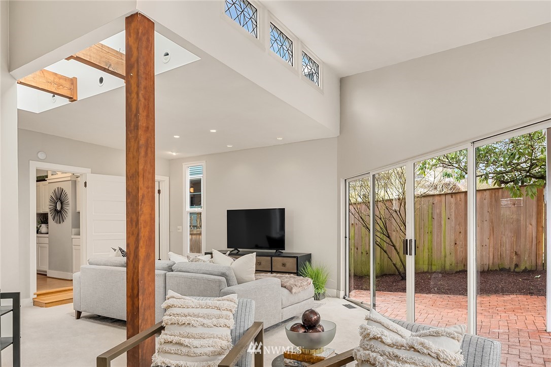 1215 17th Avenue East Seattle, WA 98112 - Photo 19 of 39