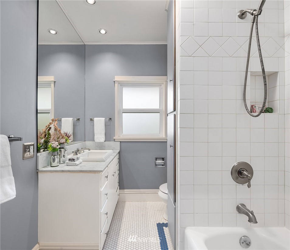 1215 17th Avenue East Seattle, WA 98112 - Photo 29 of 39