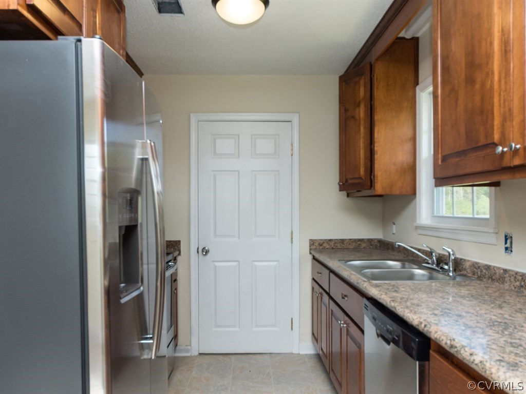 8406 Holdsworth Road Disputanta, VA 23842 - Photo 8 of 19