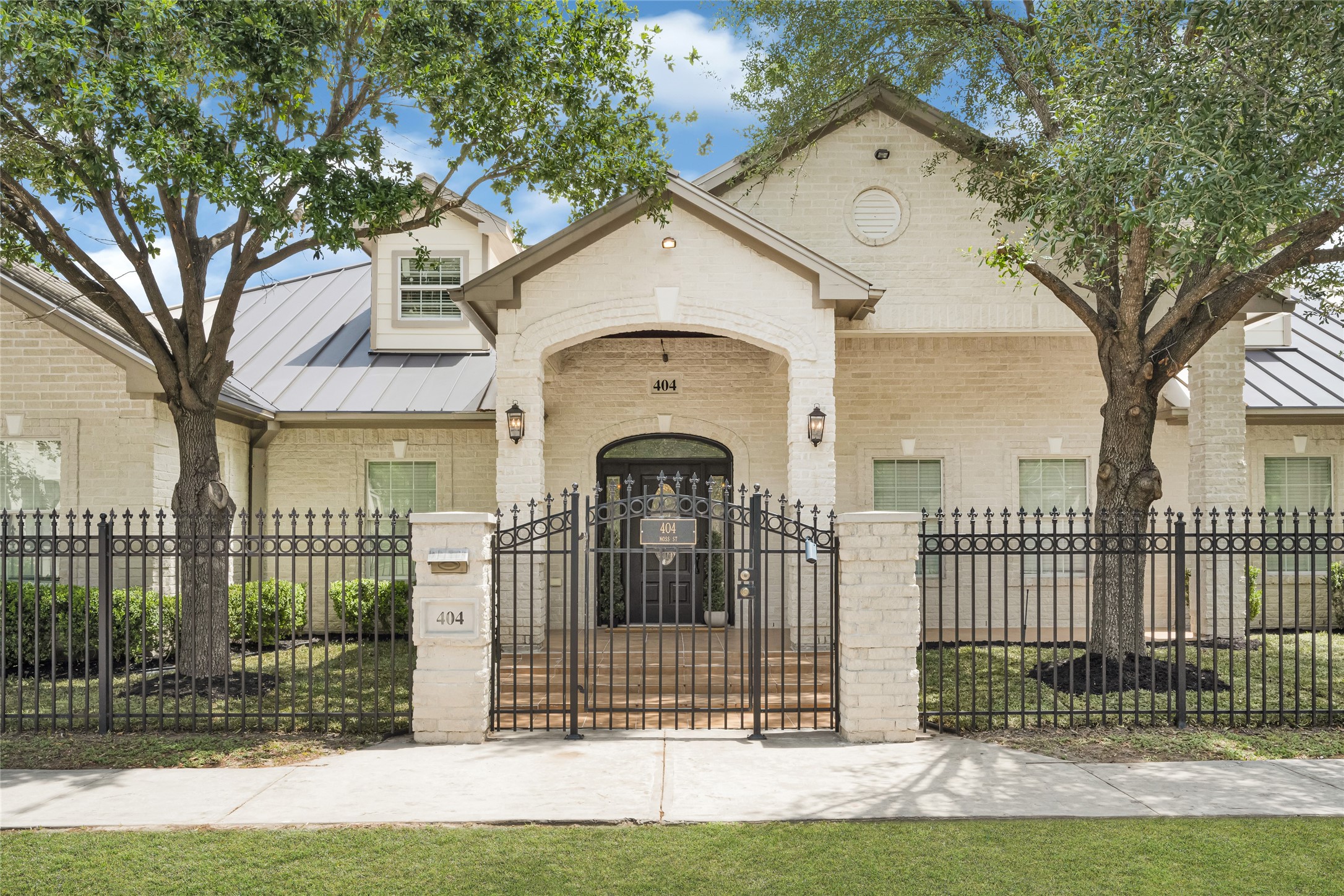 404 Moss Street Houston, TX 77009 - Photo 3 of 39