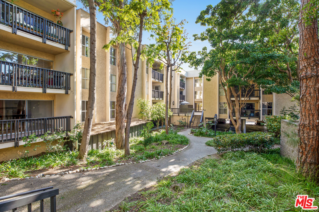 8303 Raintree Circle Culver City, CA 90230 - Photo 21 of 26