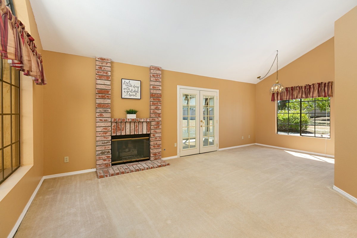 1572 Glacier Road Oceanside, CA 92056 - Photo 5 of 25 Gallery Image 5