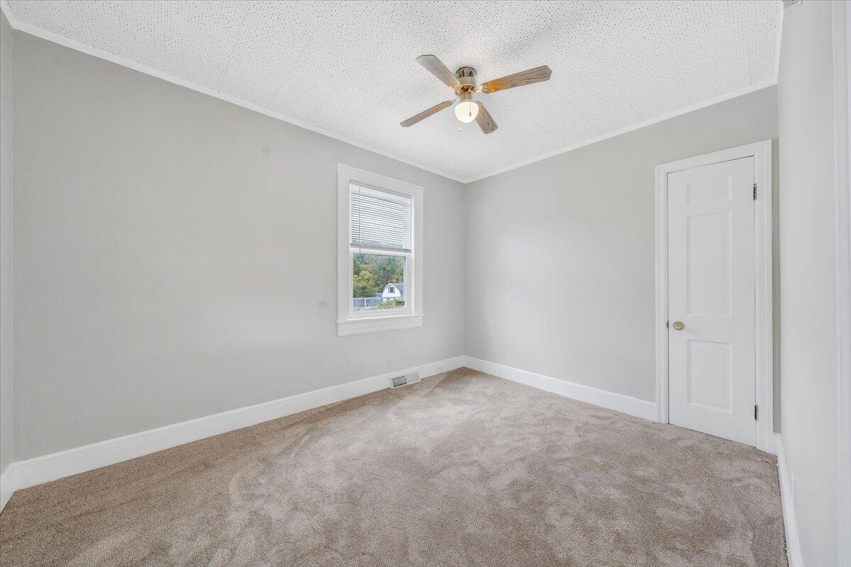 1214 Victory Road Southeast Roanoke, VA 24014 - Photo 16 of 37 Bedroom