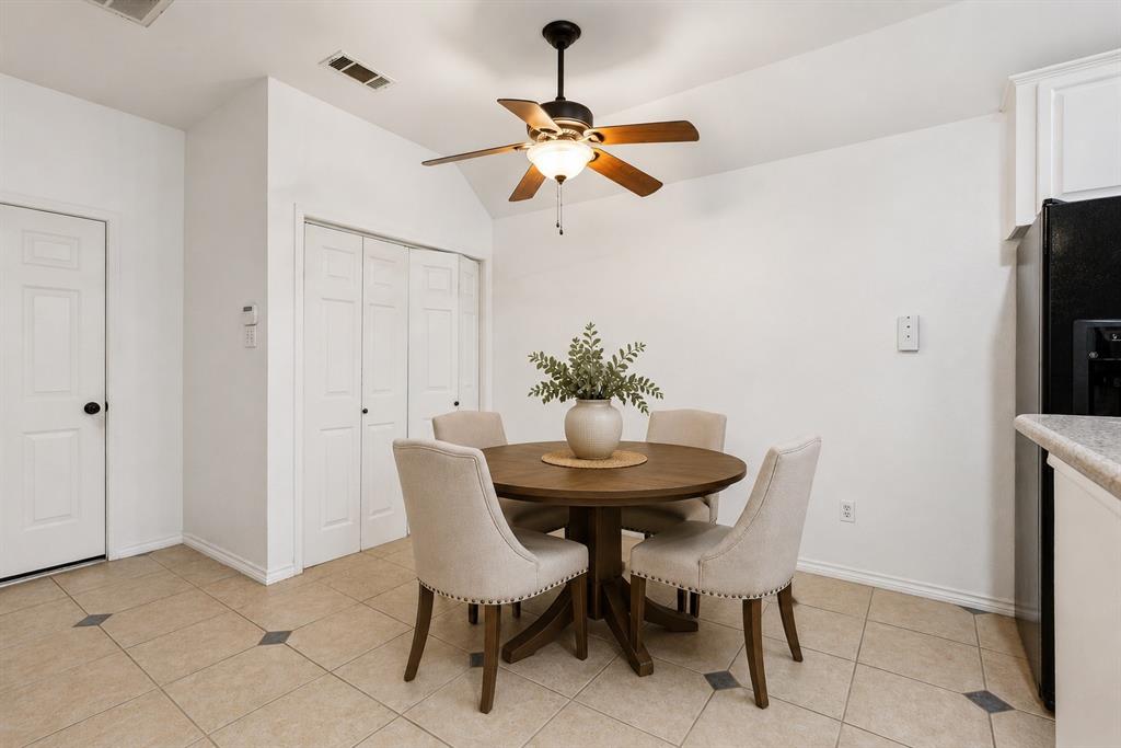 400 Moss Hill Road Irving, TX 75063 - Photo 12 of 26 Eat In Kitchen