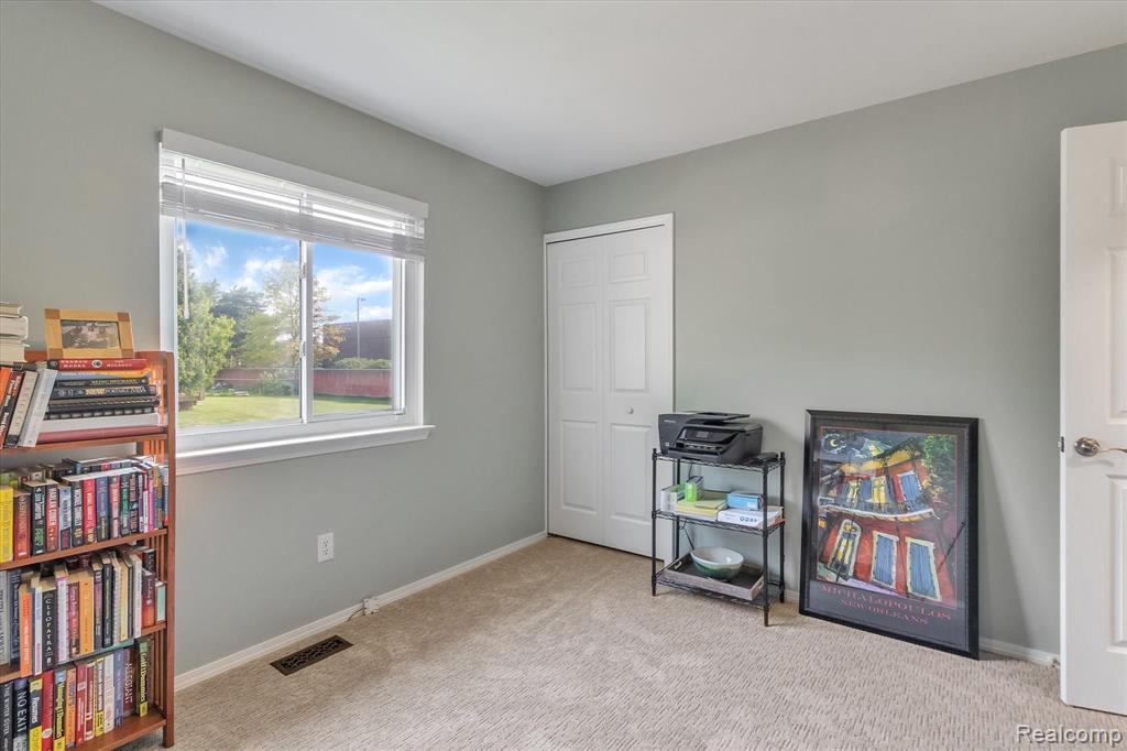 45534 Hanford Road Canton, MI 48187 - Photo 28 of 38