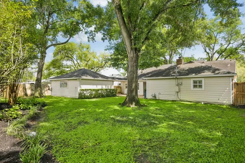 a view of a backyard of the house