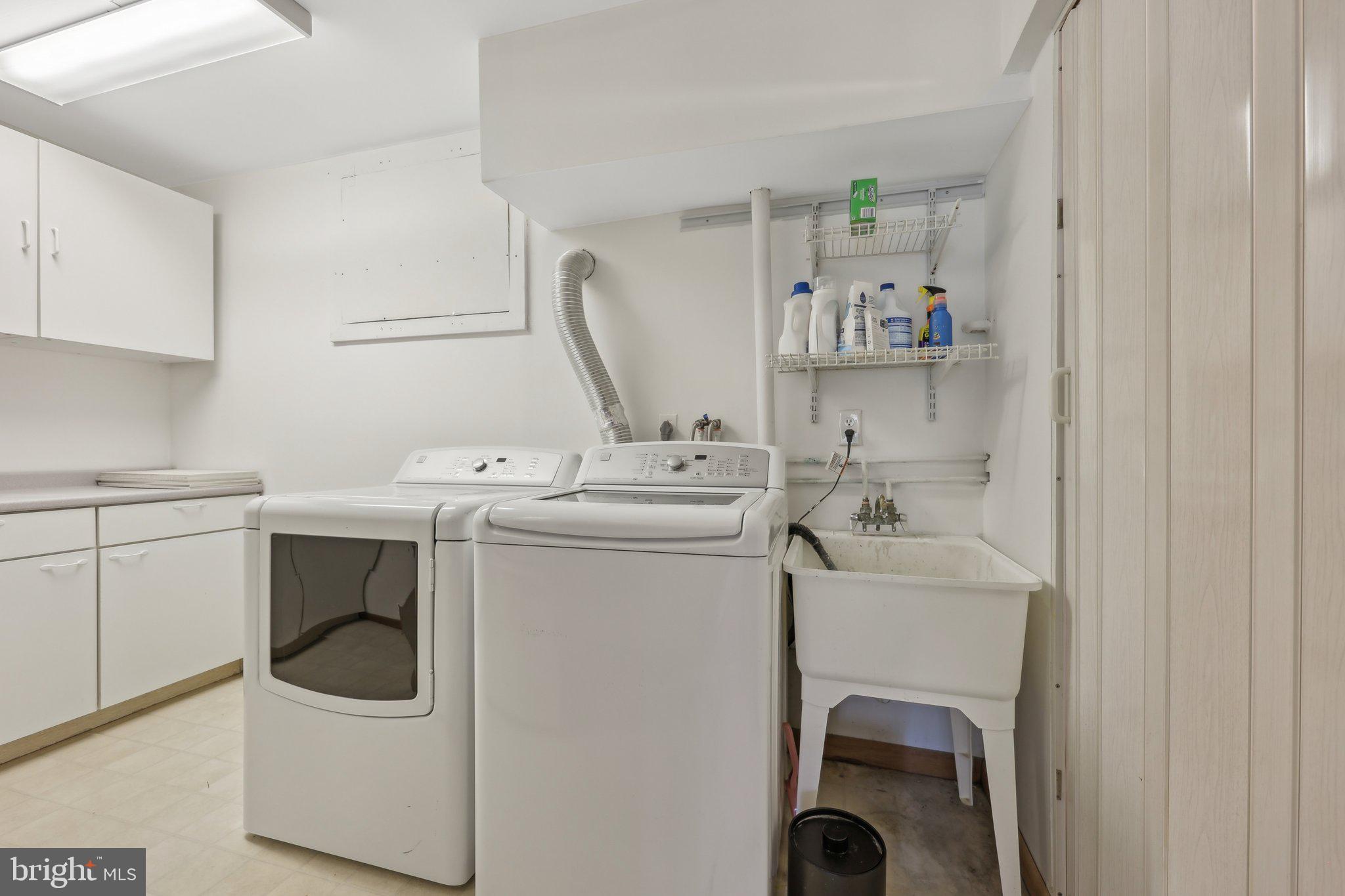 1503 Inlet Court Reston, VA 20190 - Photo 37 of 59 a utility room with dryer and washer