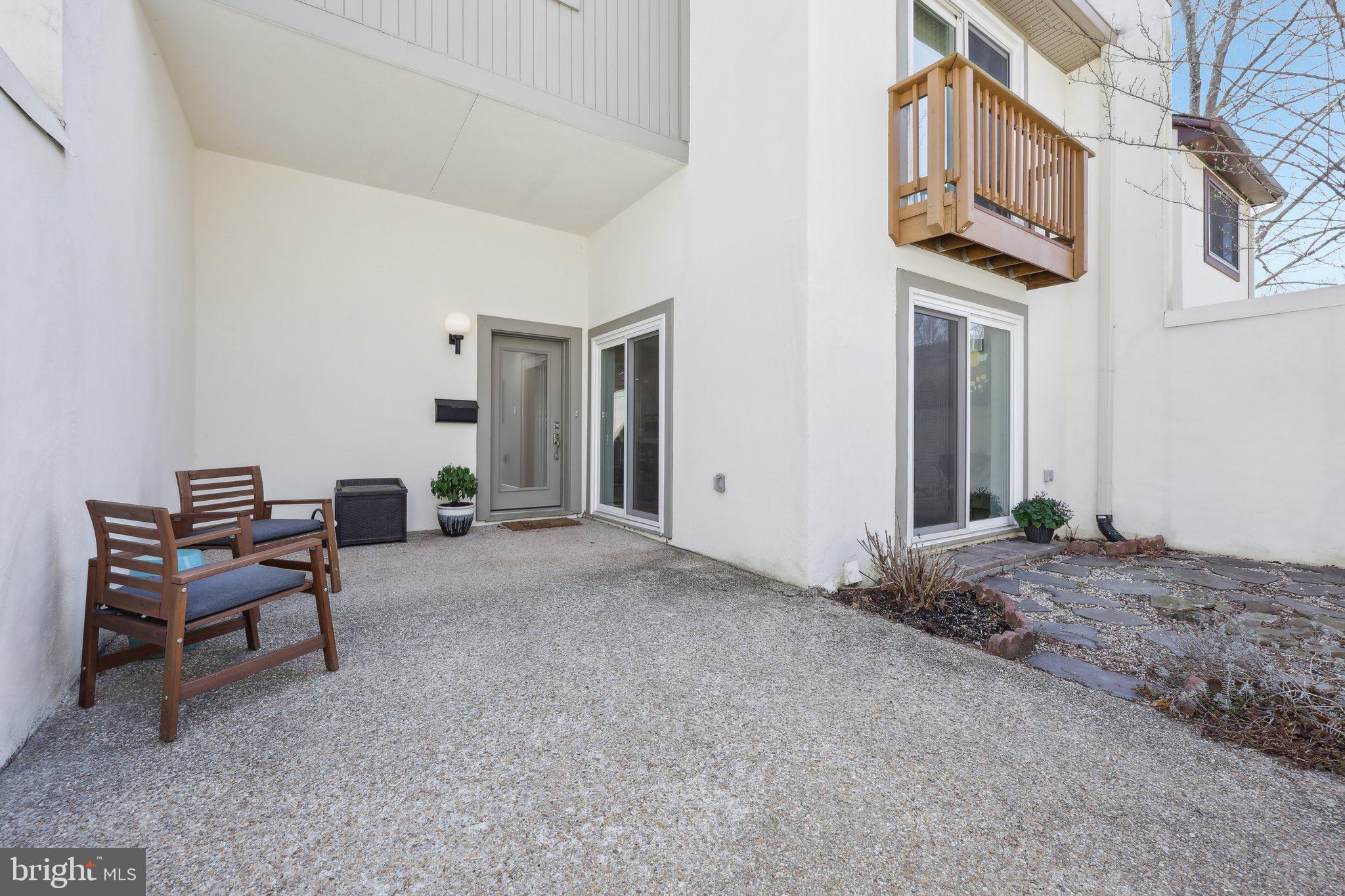 1503 Inlet Court Reston, VA 20190 - Photo 4 of 59