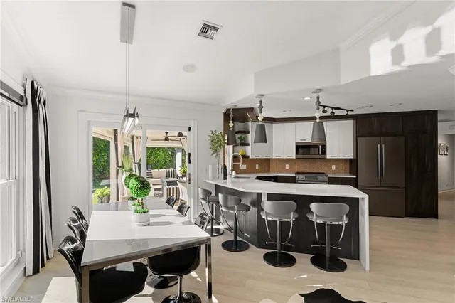 $2,995,000 | 2570 Crayton Road, Naples, FL 34103