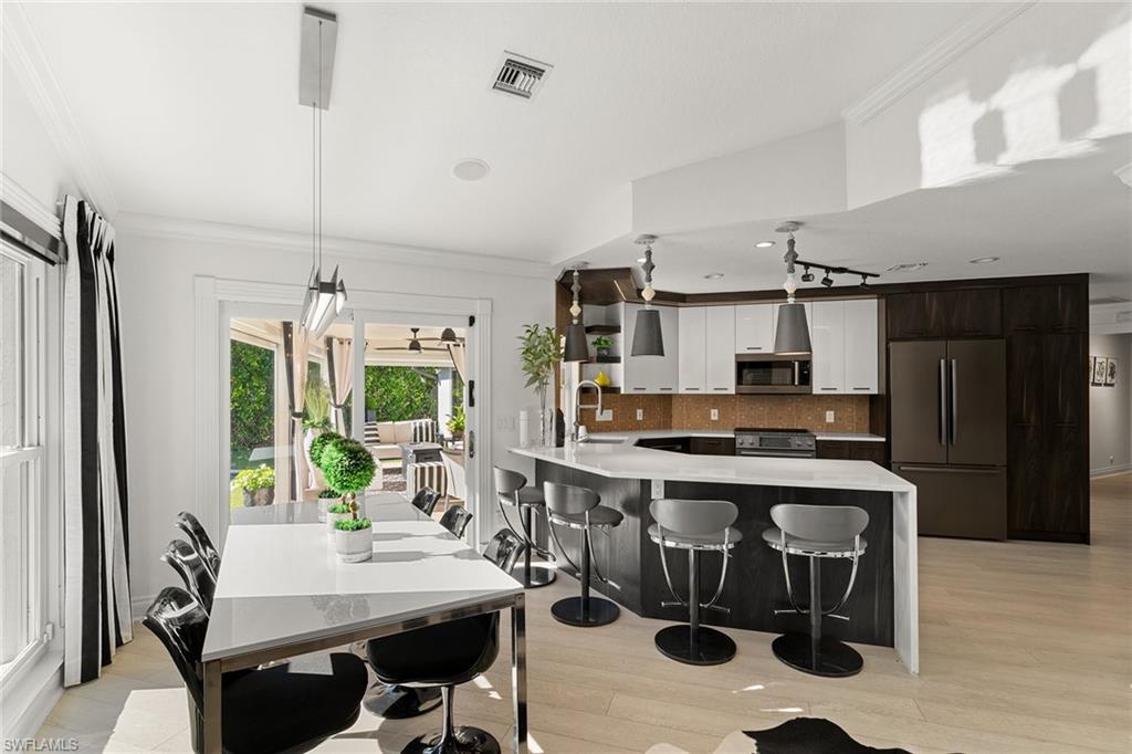 2570 Crayton Road Naples, FL 34103 - Photo 15 of 39