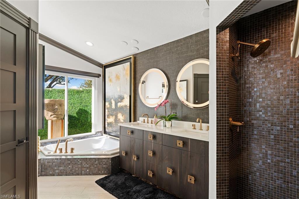 2570 Crayton Road Naples, FL 34103 - Photo 21 of 39