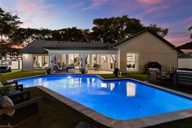 $2,995,000 | 2570 Crayton Road, Naples, FL 34103