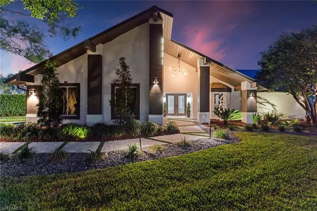 $2,995,000 | 2570 Crayton Road, Naples, FL 34103